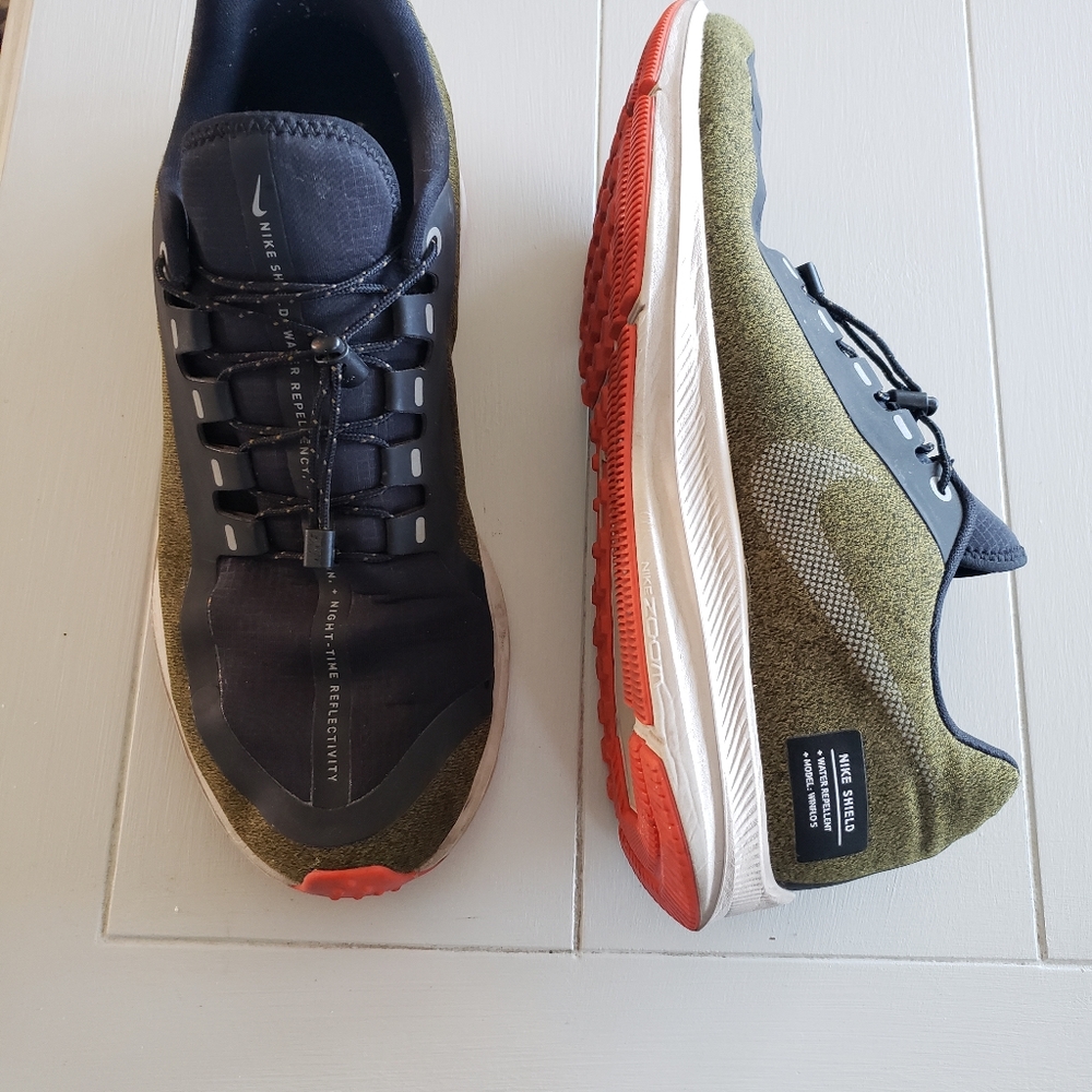 Nike tennis shoes